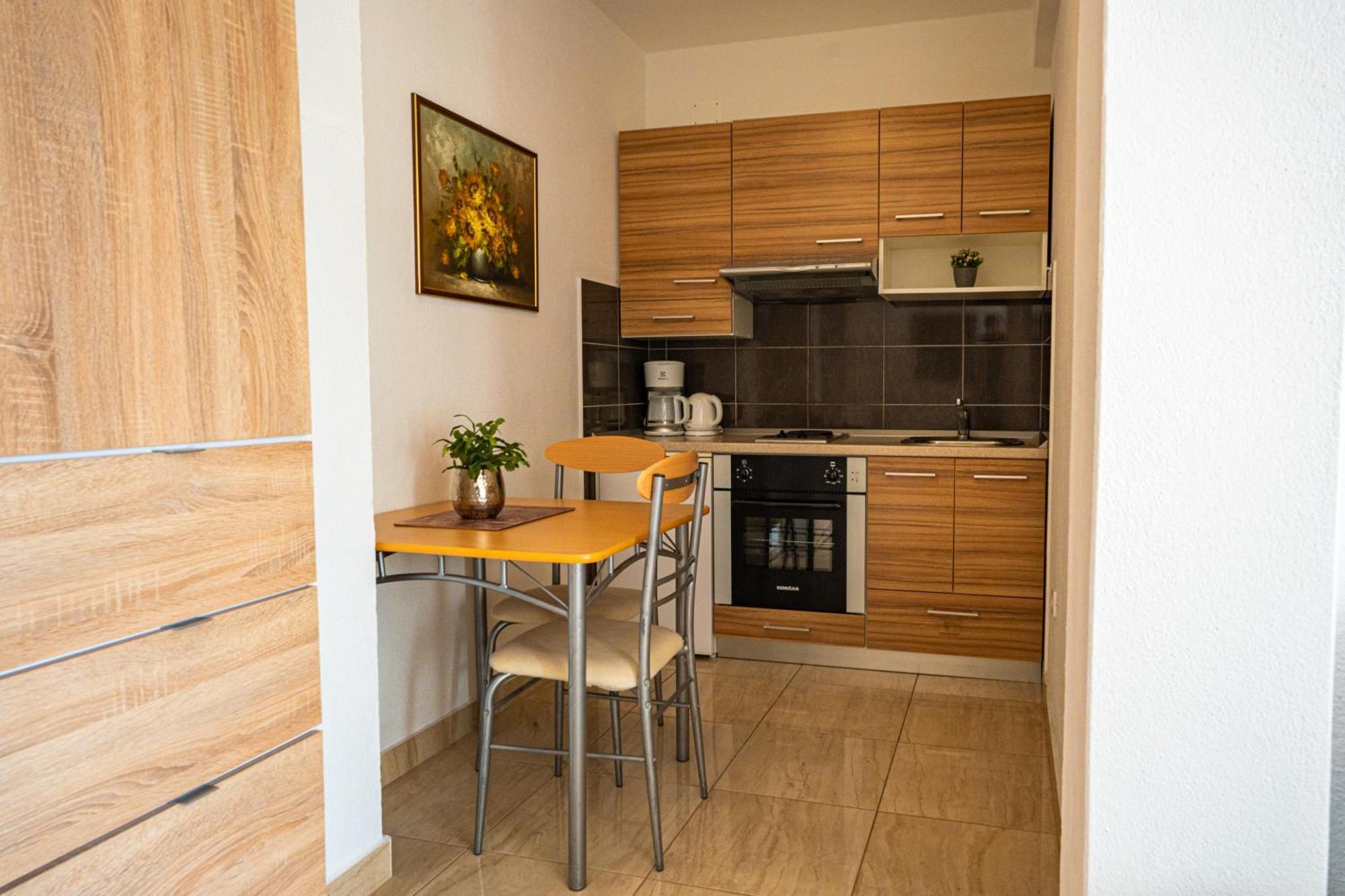 Apartmani Kremena Small Beach 200M Klek Exteriör bild