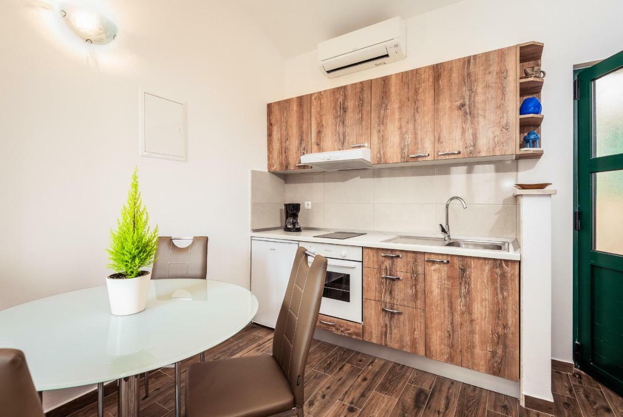 Apartmani Kremena Small Beach 200M Klek Exteriör bild