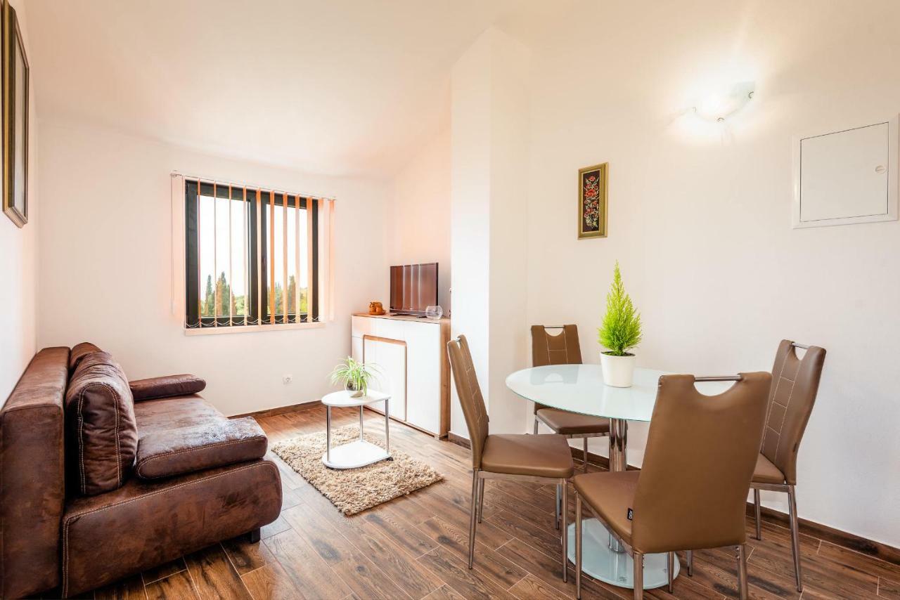 Apartmani Kremena Small Beach 200M Klek Exteriör bild