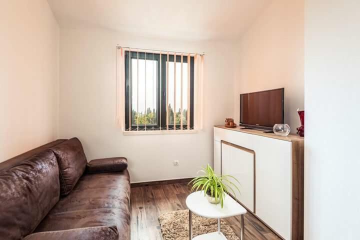 Apartmani Kremena Small Beach 200M Klek Exteriör bild